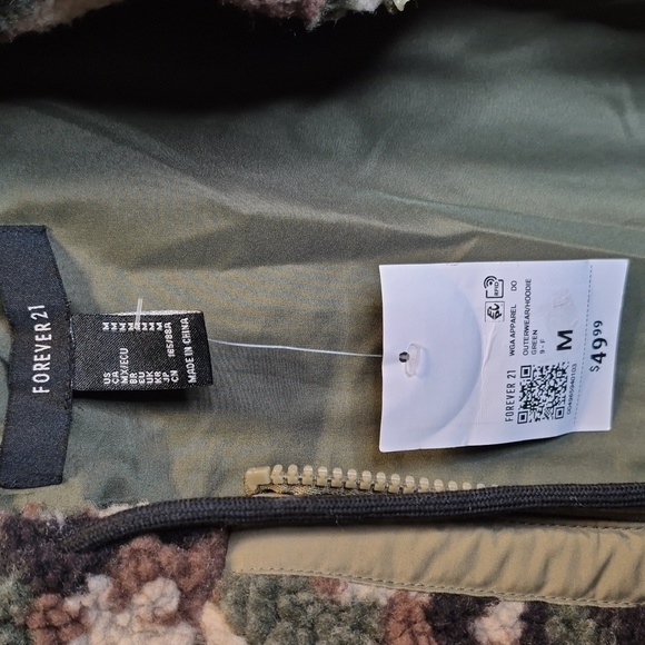 NWT Forever 21 Faux Shearling Camo Print Jacket Sz M Lightweight but substantial - Picture 12 of 15